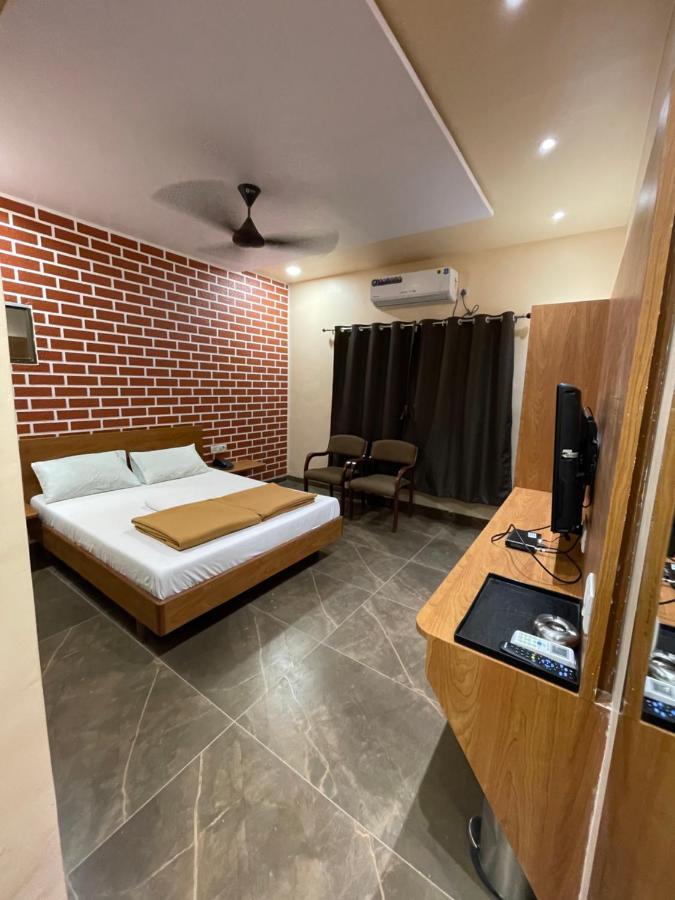 סילבאסה Hotel Vardhan מראה חיצוני תמונה