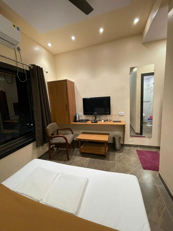סילבאסה Hotel Vardhan מראה חיצוני תמונה