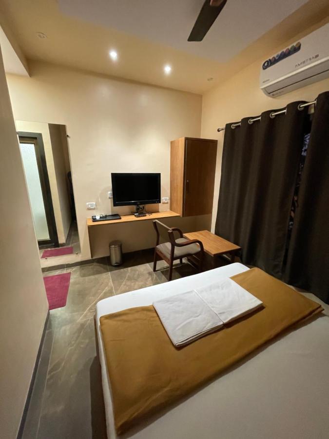 סילבאסה Hotel Vardhan מראה חיצוני תמונה