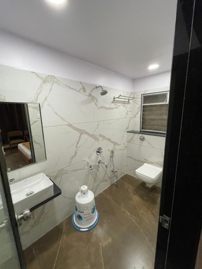 סילבאסה Hotel Vardhan מראה חיצוני תמונה